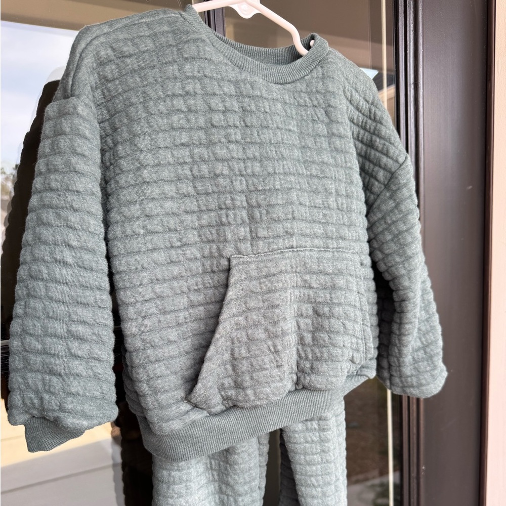 Jessica Simpson Cozy Quilted Two-Piece Set in green